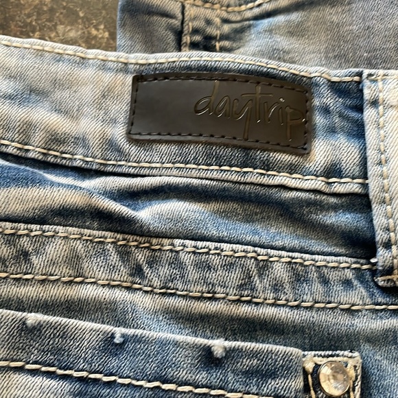 Day trip Lynx skinny jeans 25R from Buckle - Picture 3 of 12